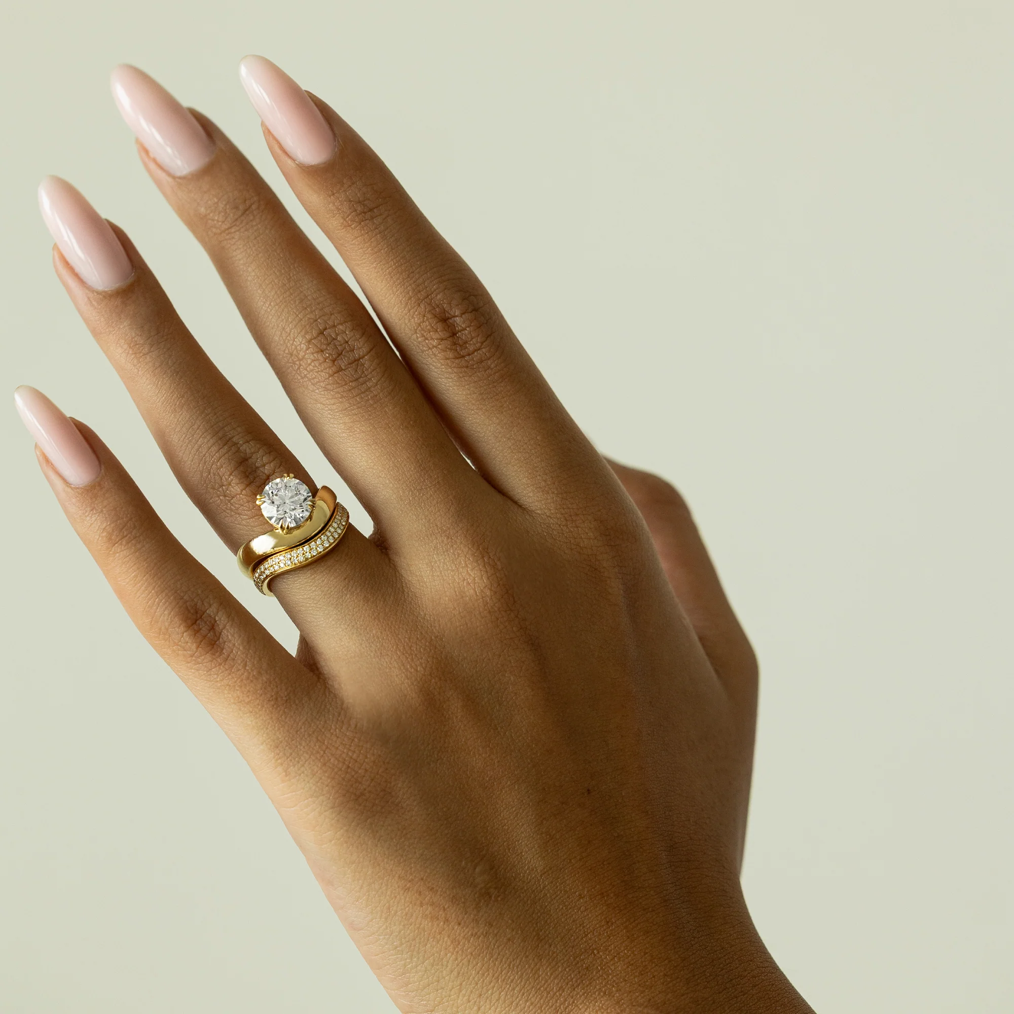Iris Contour Wedding Band - Image 4